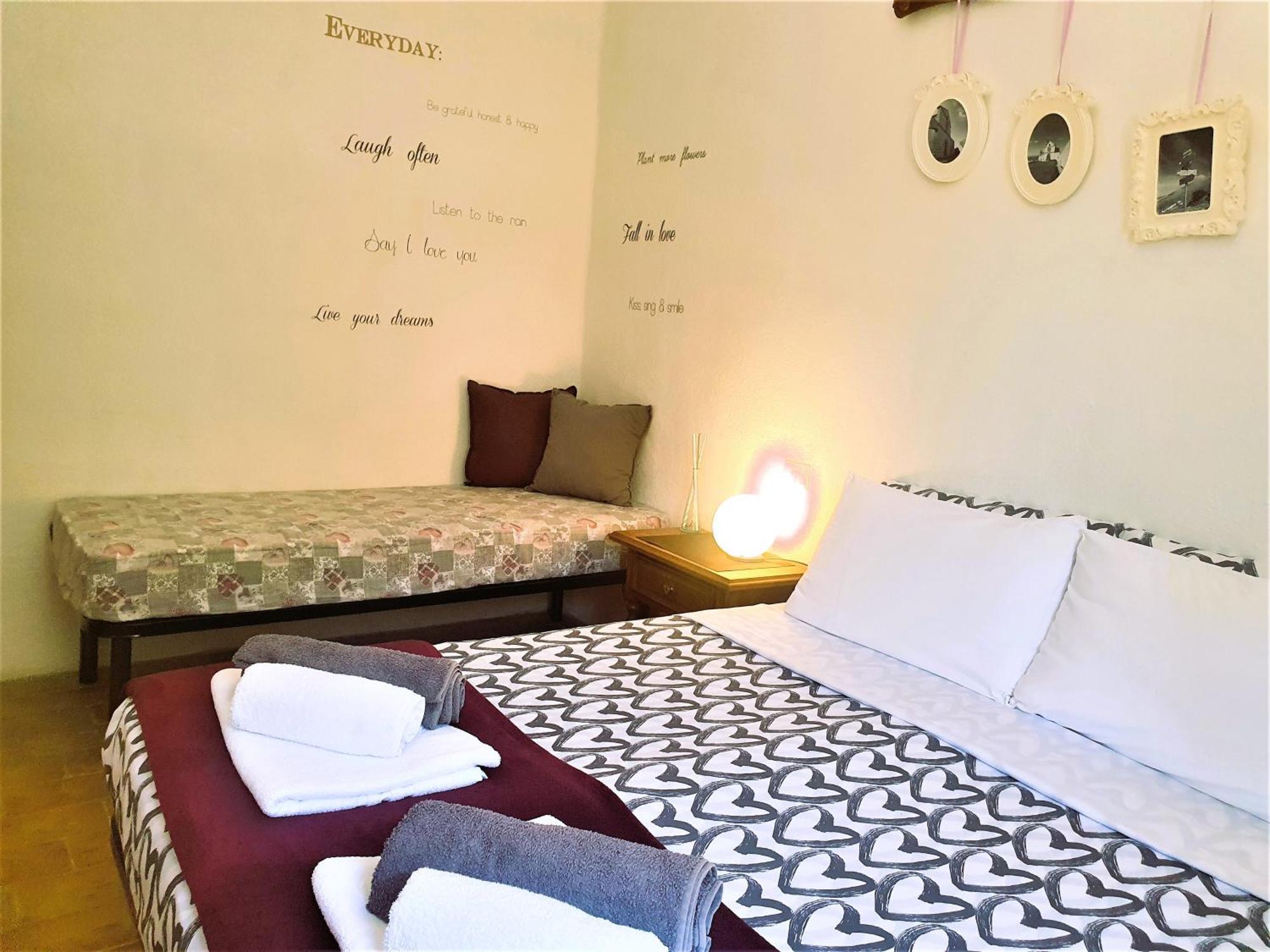 Bed and breakfast Le Ginestre Assise Chambre photo
